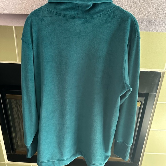 Athletic VelourTop (L/G) 12-14🦋🦋 - Picture 4 of 8